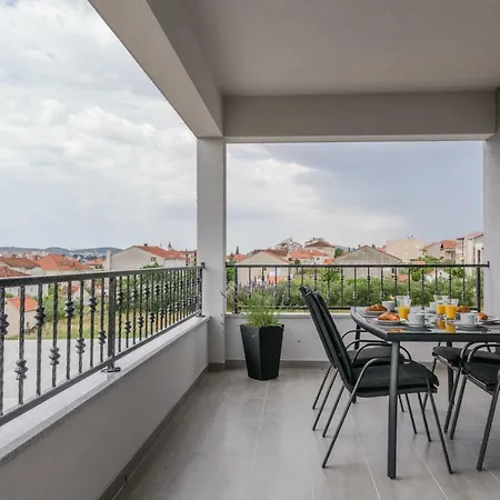 Villa Apartments Aa 1 Trogir Exterior foto